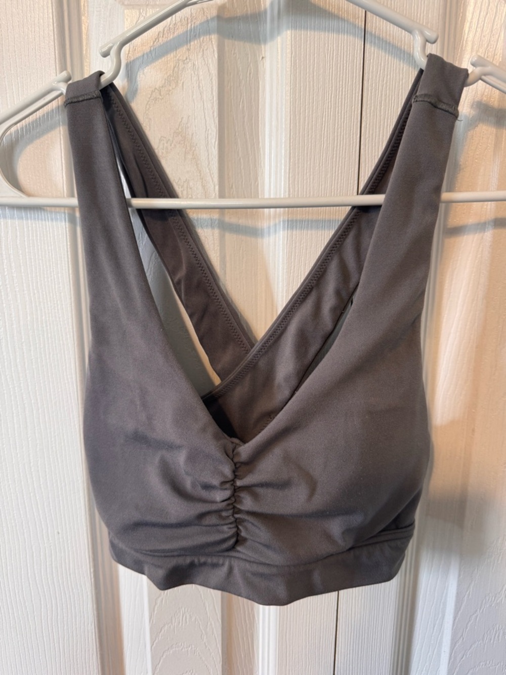 Offline by Aerie Women's Gray Ruched V-Neck/Back Sports Yoga Pilates Bra Size XS - Picture 2 of 6